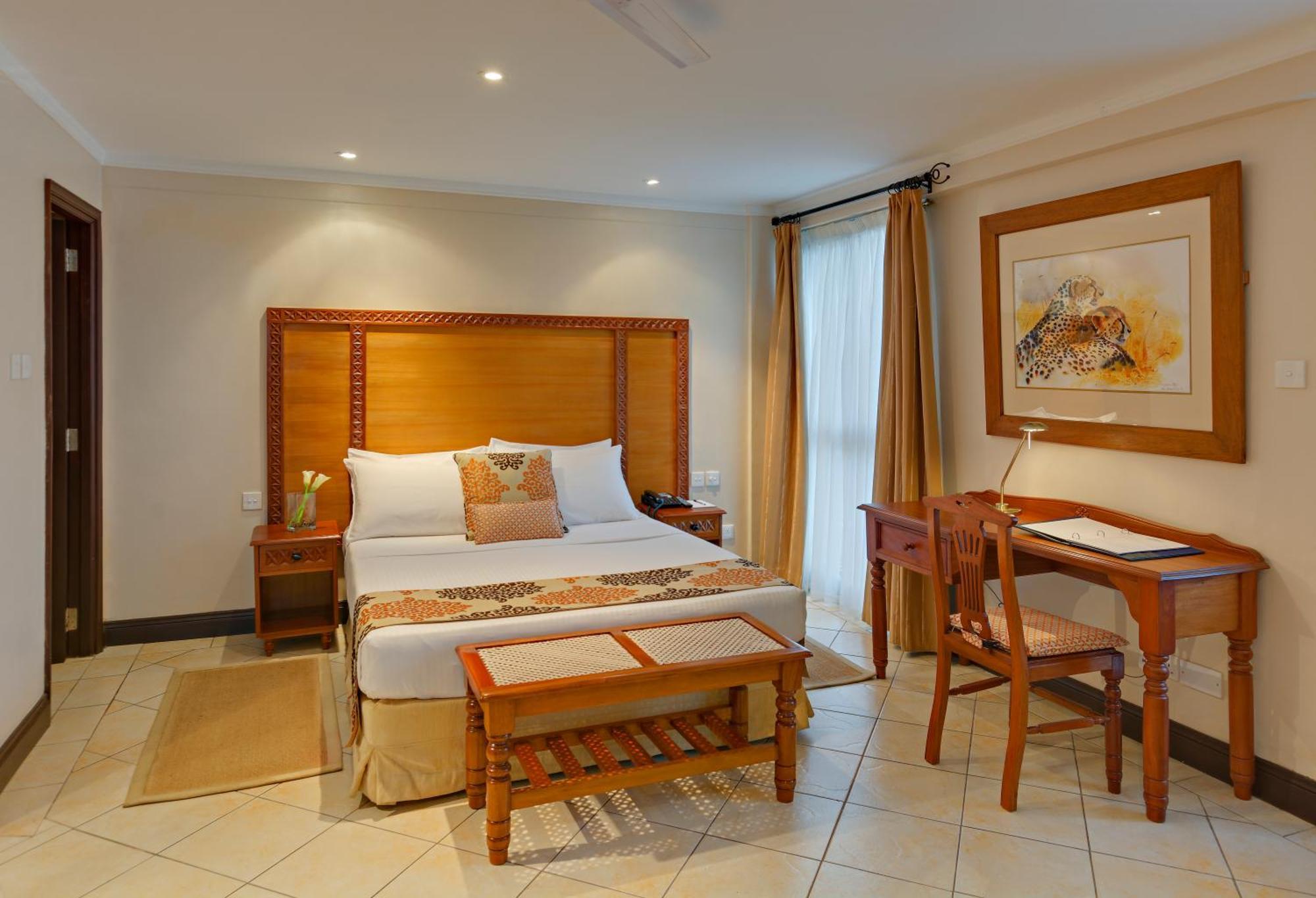 Junior Suite 1 Double Bed 31Sqm Air Conditionned Room Service Tea Coffee Flat Screen Tv,1591499728:JPEG
