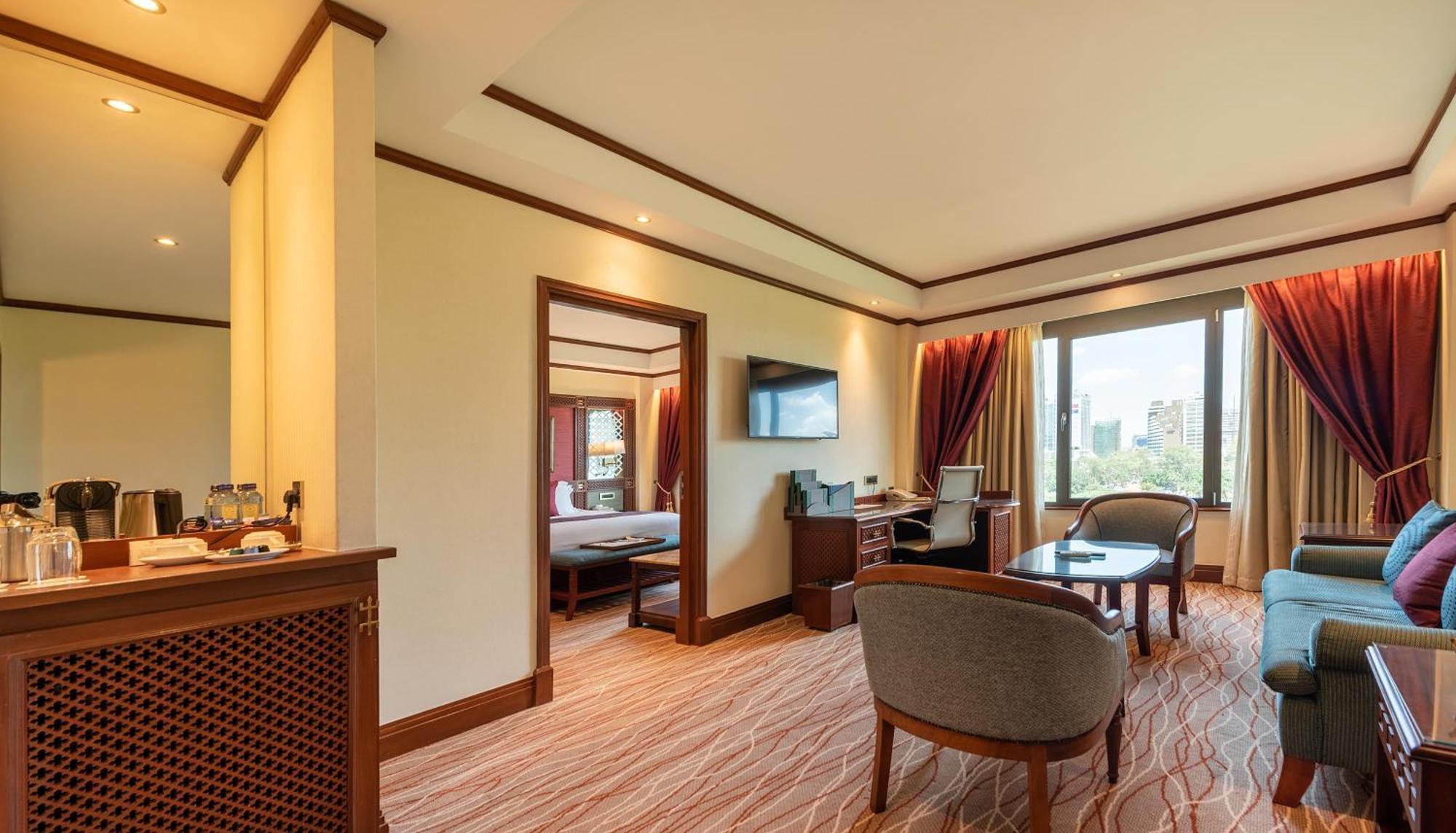 Executive Suite,1277961052:JPEG