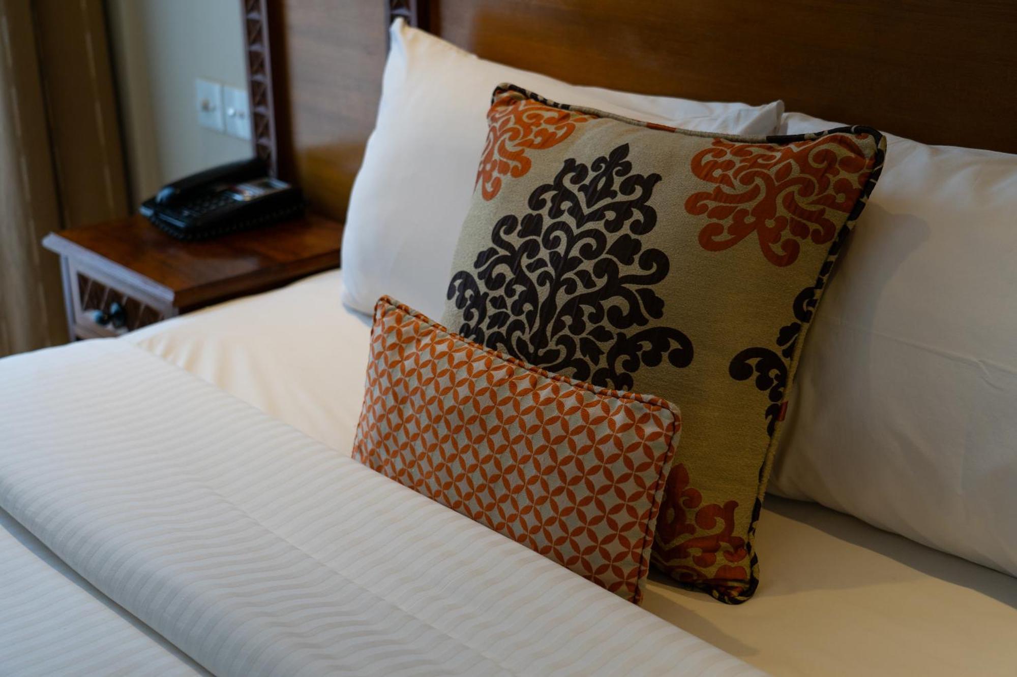 Junior Suite 1 Double Bed 31Sqm Air Conditionned Room Service Tea Coffee Flat Screen Tv,1591499753:JPEG