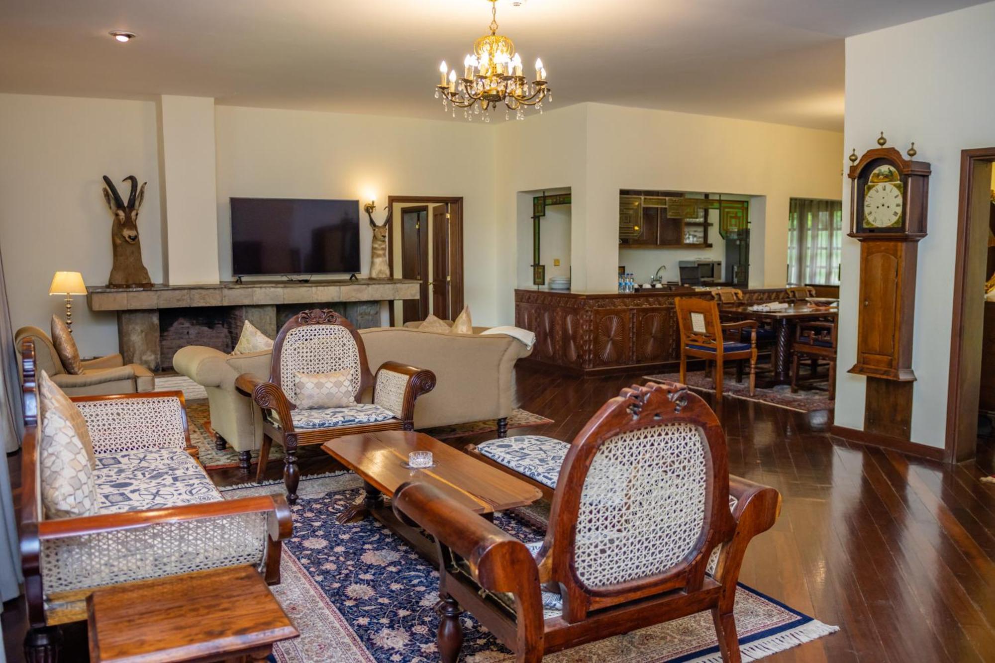 Presidential Suite,1765369203:JPEG