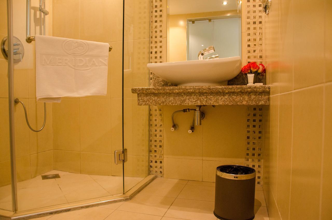 Suíte King com Cozinha Compacta